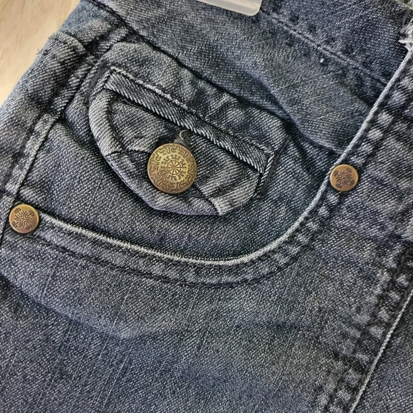 Jean shorts by One 5 One Ladies size 4 stretchy 5-pocket style - Picture 5 of 10